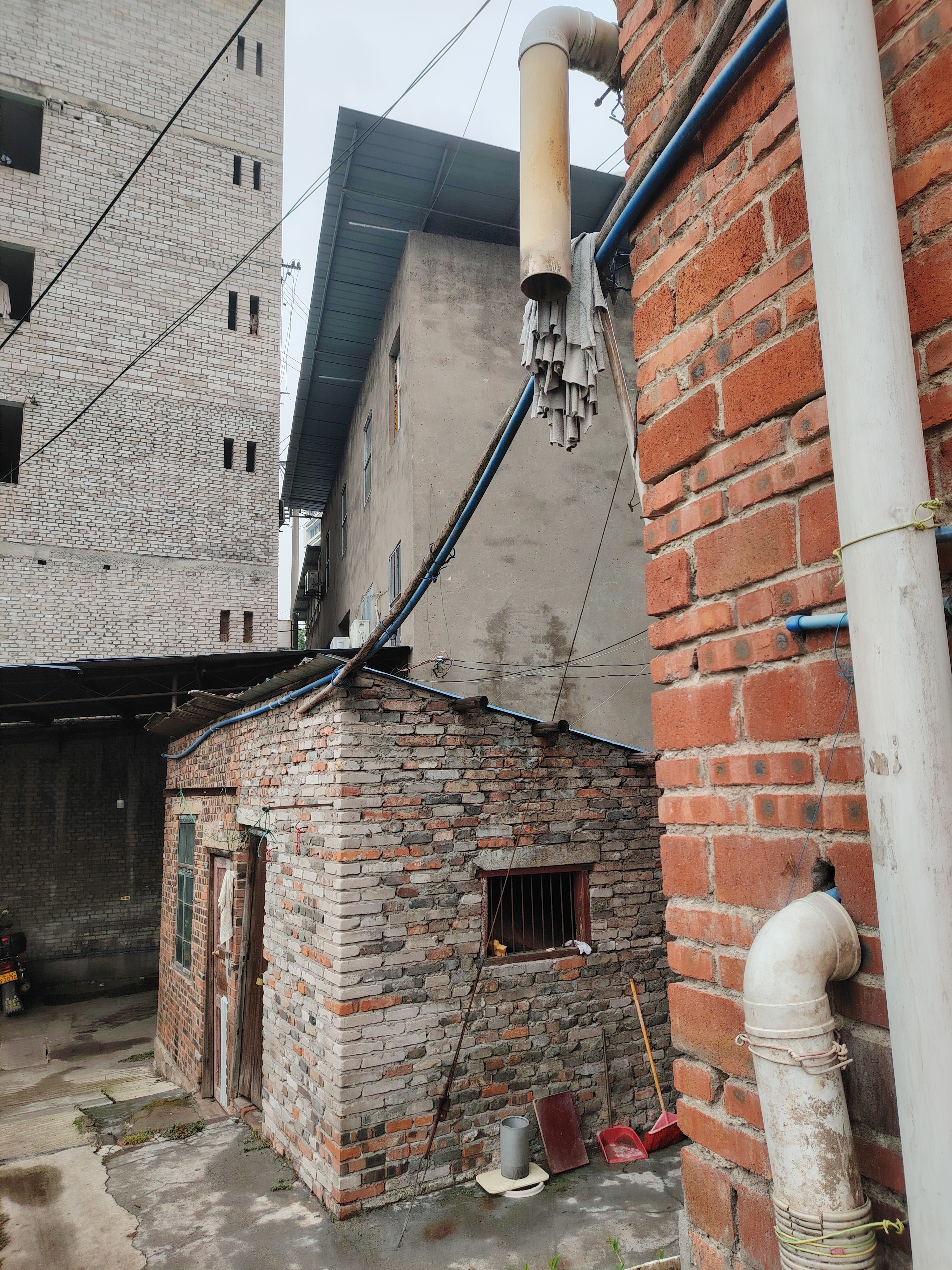 父亲60岁就退休在家,要我拿生活费,也不想着帮帮我