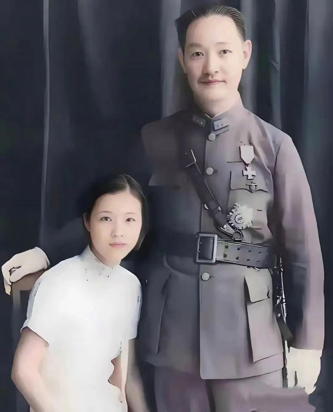 其实郭翼青比程潜小了三十多岁,这样的年龄差即使现在都不是每个人能