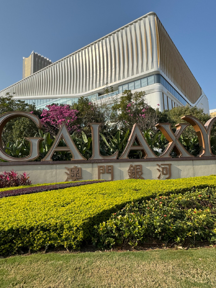 澳门,是一个非常适合citywalk的城市 既有纸醉金迷,奢华亮丽的建筑