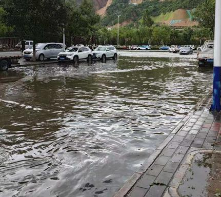 最近北方暴雨预警频发,北方进入秋季,雨水都会增加,而且强对流天气