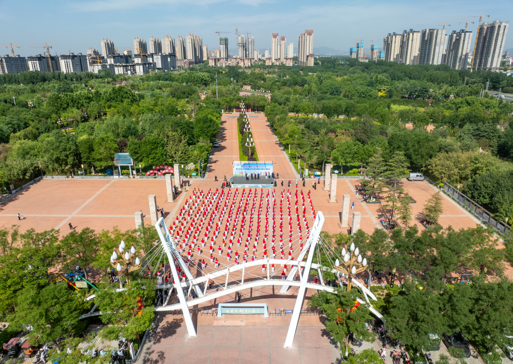 健身球操源邢台老少皆宜迎未来# 在邢台市七里河体育公园翩翩起蔚的