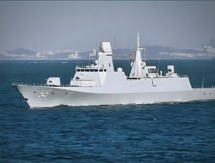 漯河舰舷号为"545",排水量约5000吨,是我国自主研制建造的新一代护卫