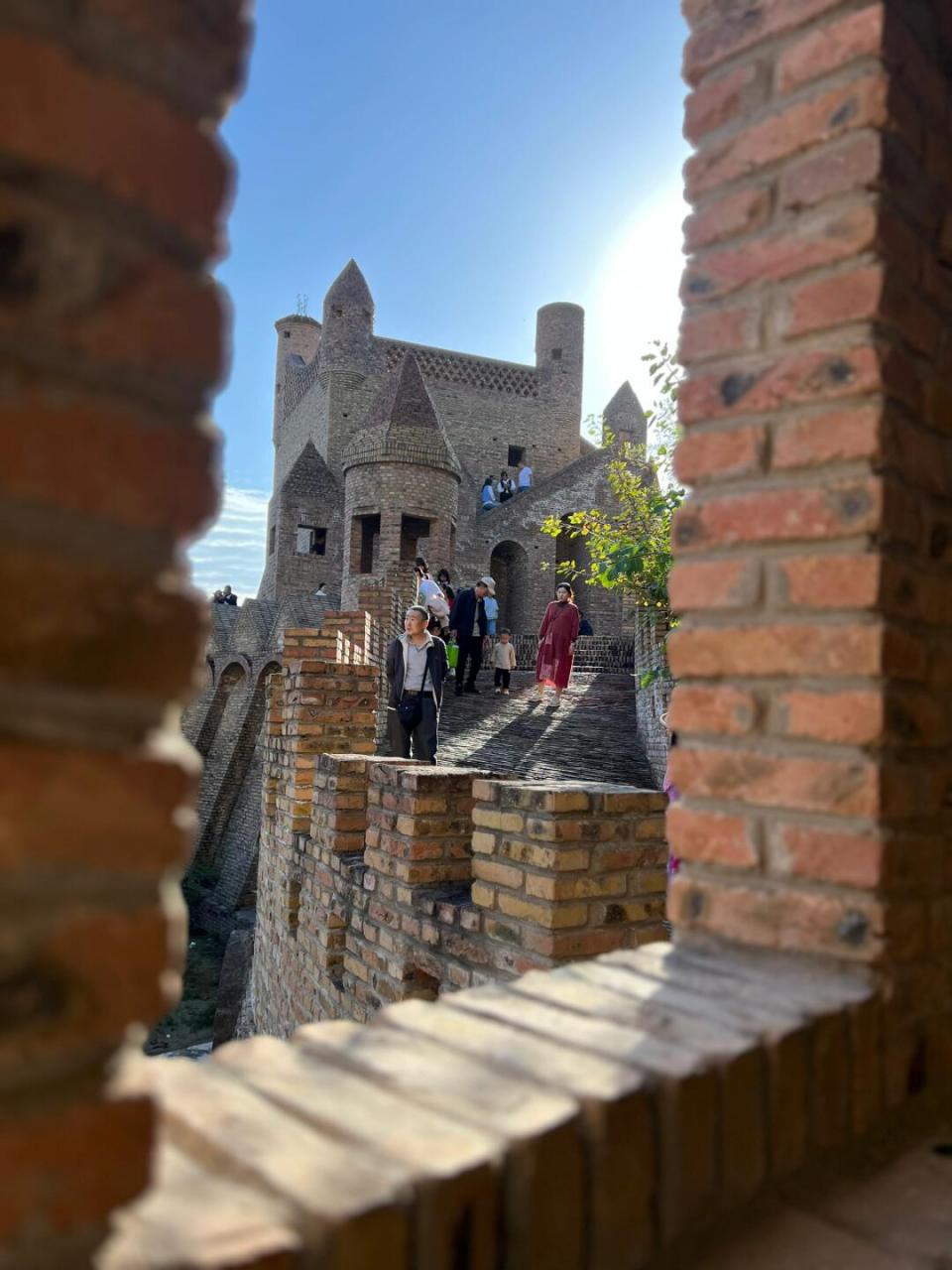 铜川棉花库城堡   朋友们,你们是否厌倦了城市的喧嚣,渴望寻找一处