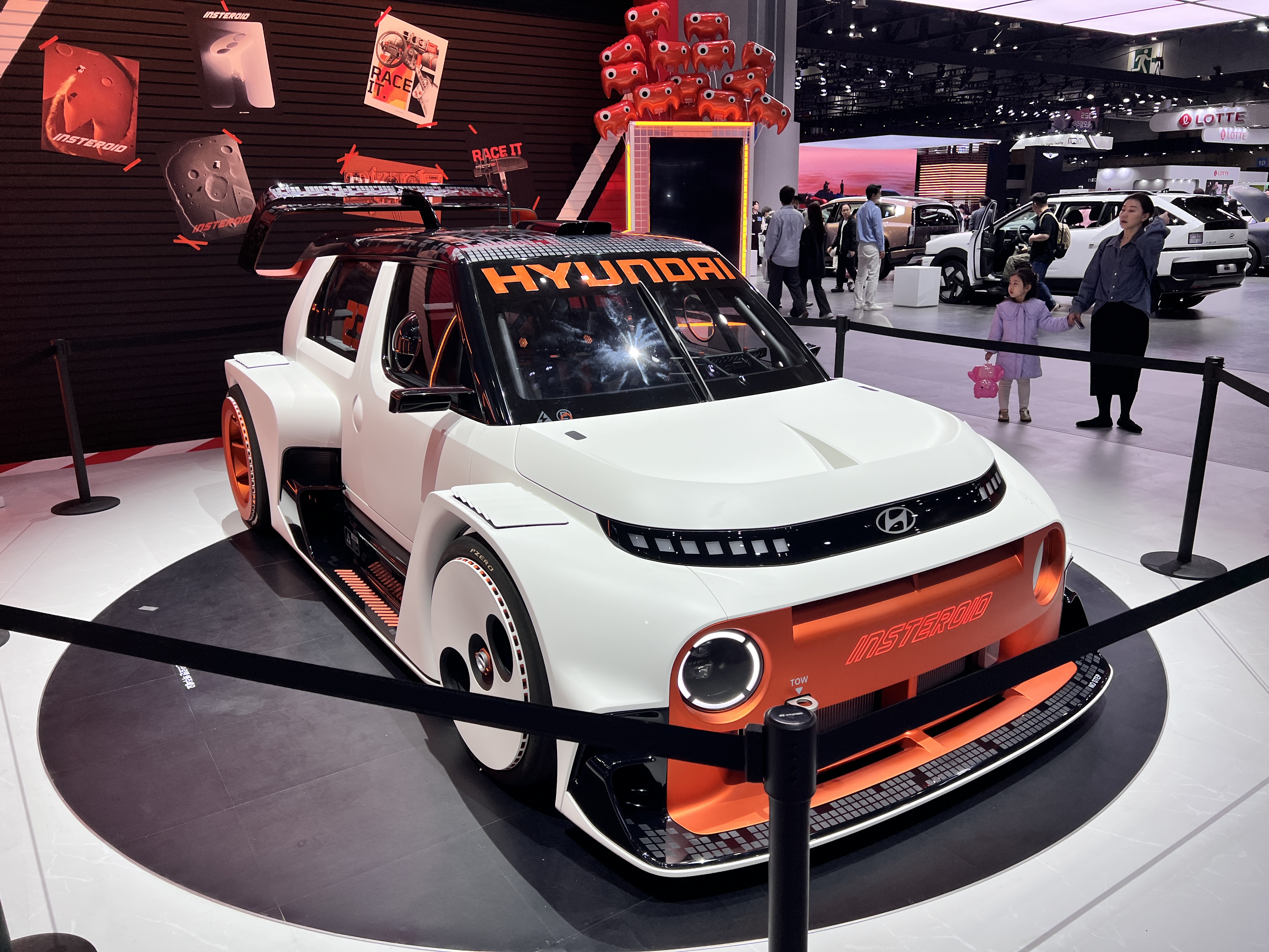 insteroid是现代纯电 suv casper ev 的基础上,融入了wrc赛车元素