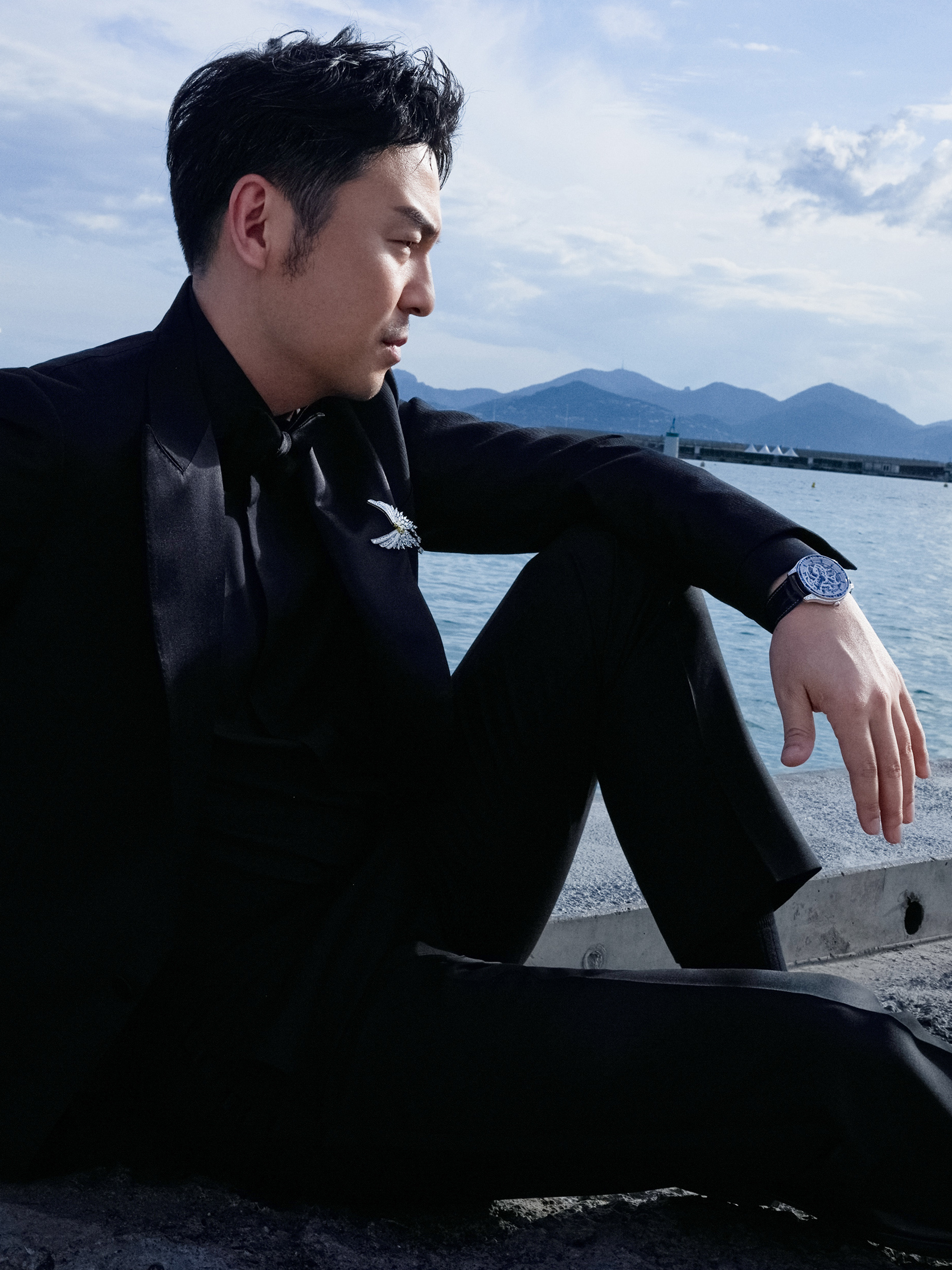 演员雷佳音佩戴piaget伯爵polo系列镂空高级珠宝腕表,亮相第77届戛纳