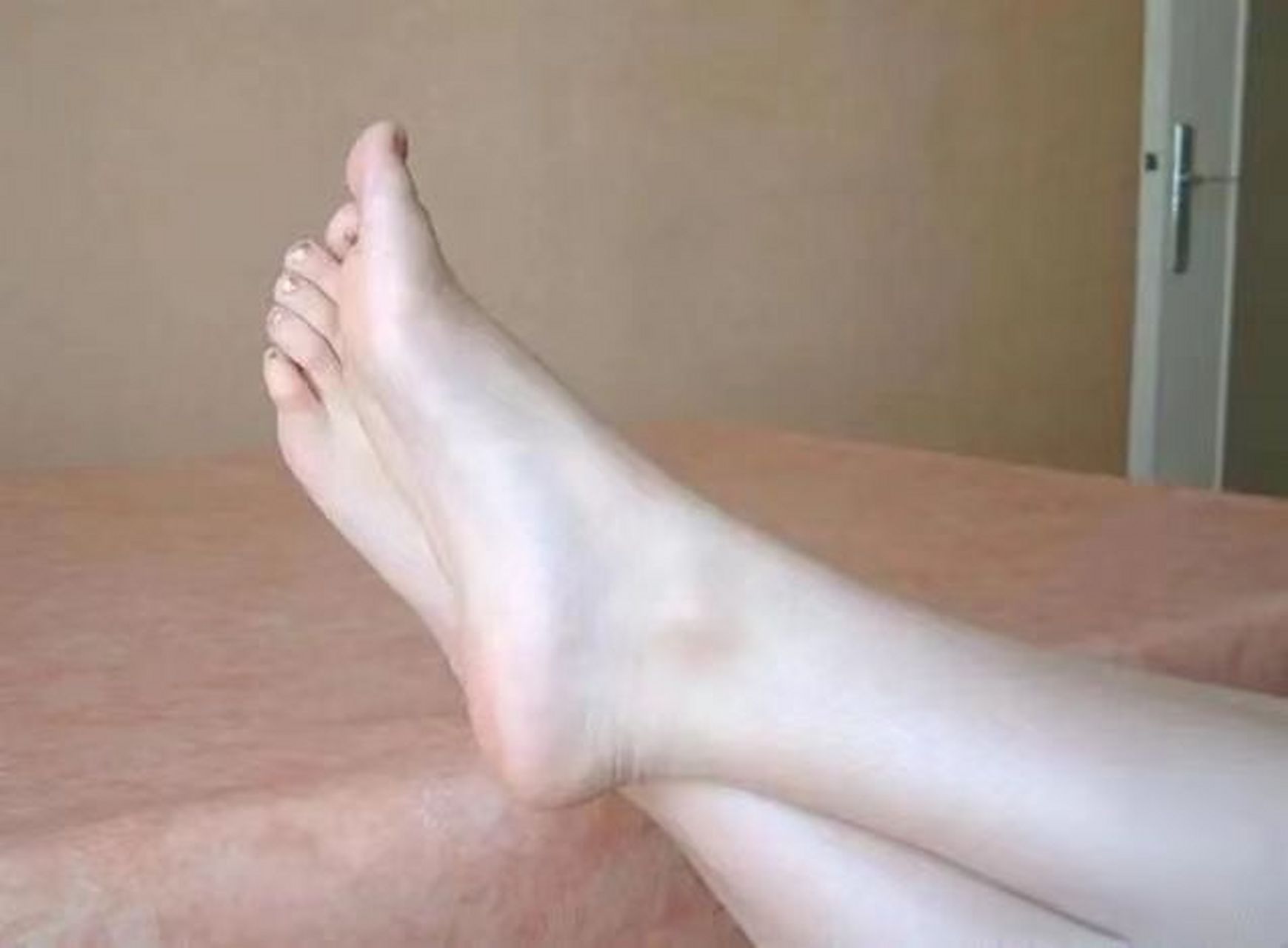 精品玉足系列(2):白嫩玉足洁如霜,形如细软滑如水