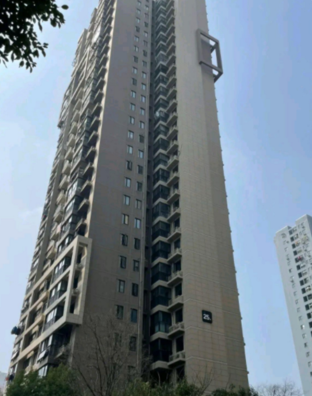 买房的时候,要是碰上那种品字形的楼房,可得小心了!