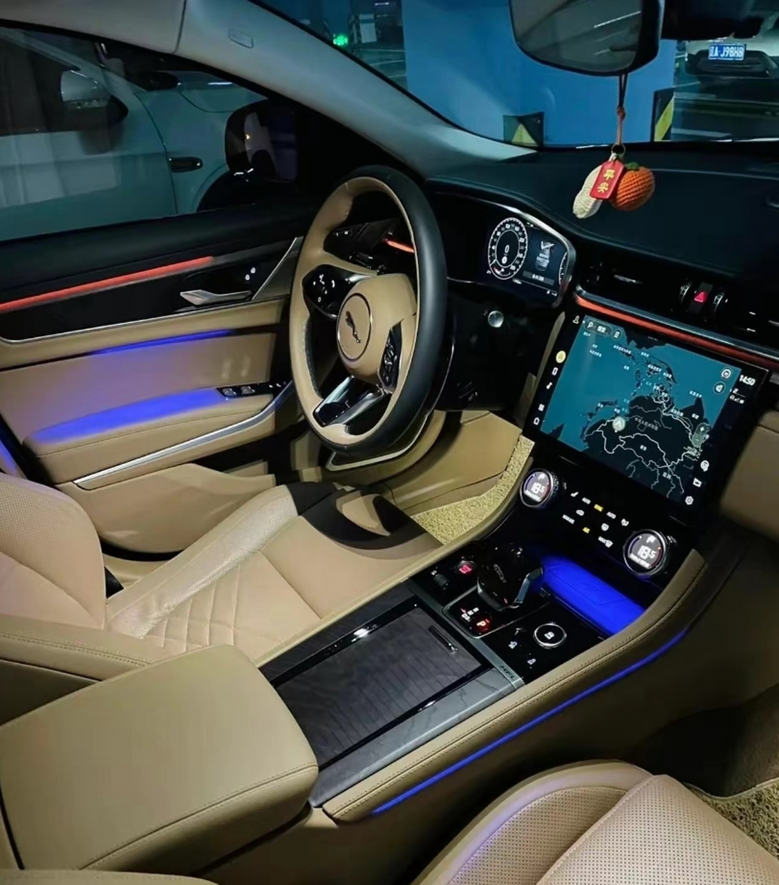 捷豹xfl的内饰,以c级车的姿态在30w这个区间可谓是豪华感拉满了.