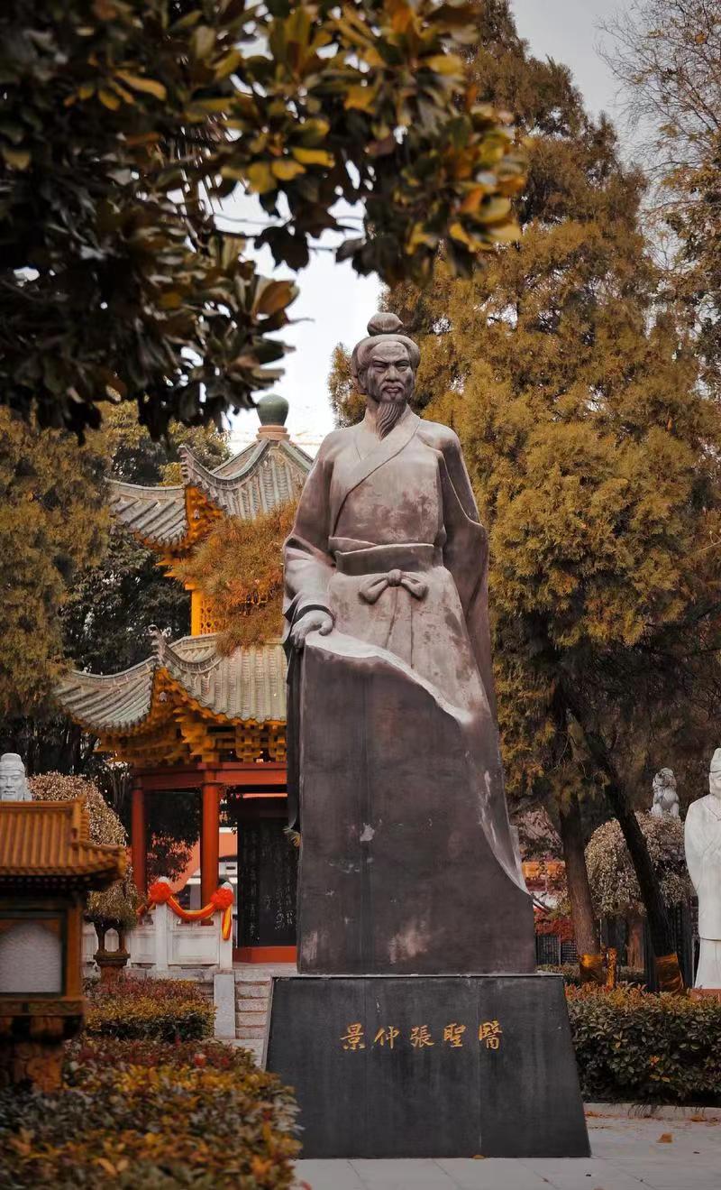 今日,我有幸踏足南阳医圣祠,追寻医圣张仲景的足迹
