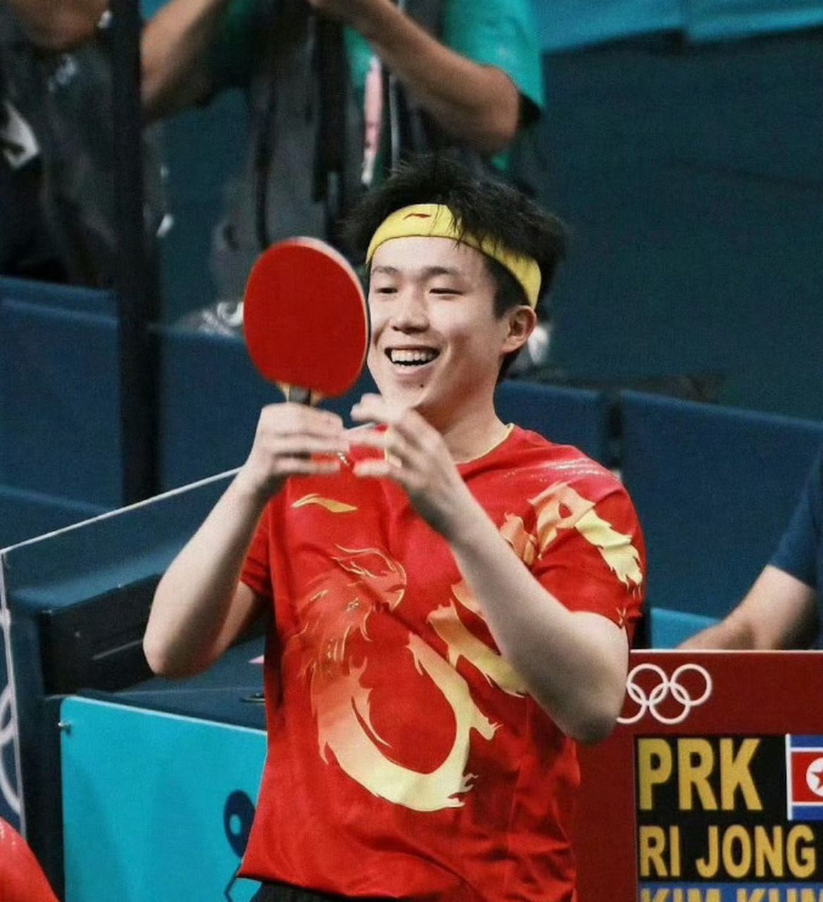 刚好拍到王楚钦发现自己球拍断了# 08年王励勤换了副板输给了马琳但 