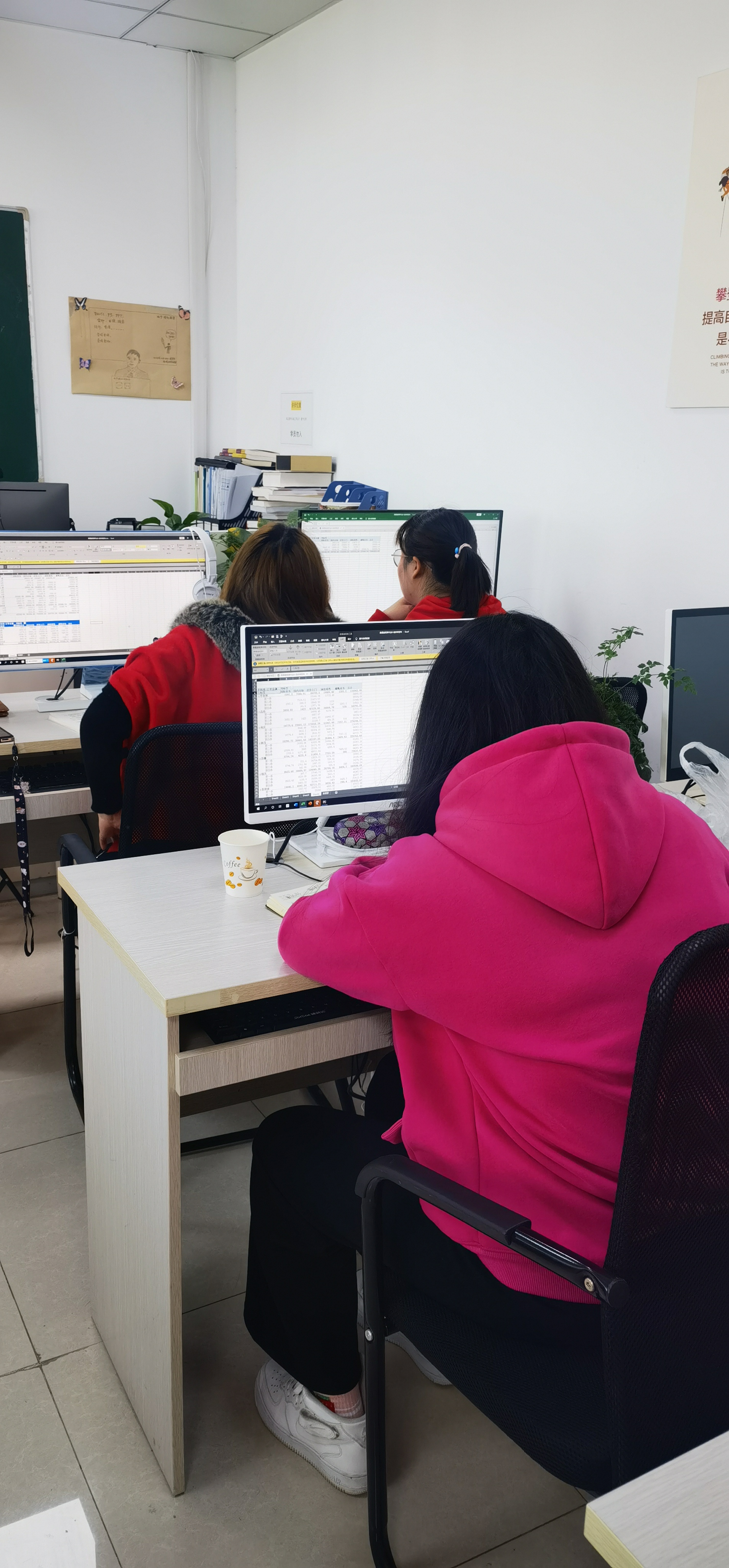 哎呀,小伙伴们,你们有没有那种"电脑在手,技能却为零"的尴尬时刻?