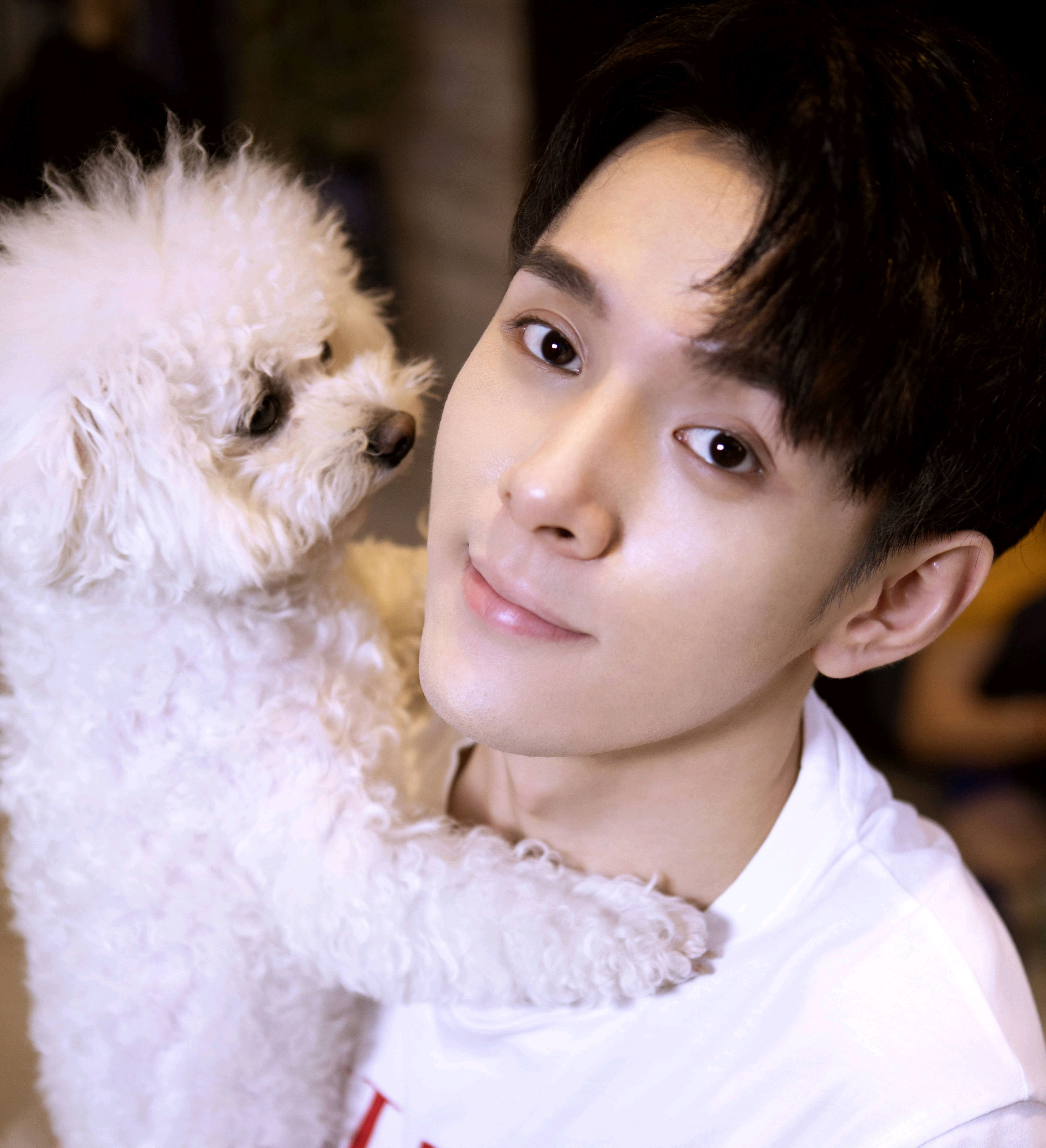 不久前,李佳琦在直播中直言:"今年的618,难.