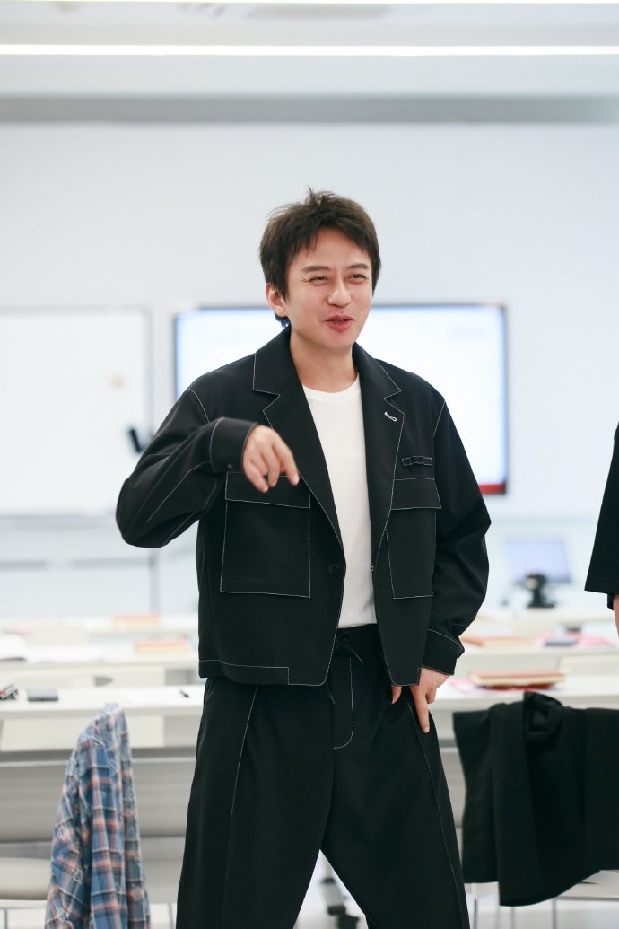 如果说李乃文的返场受到的是邓超的调侃,那王俊凯的加入算是全员欢迎