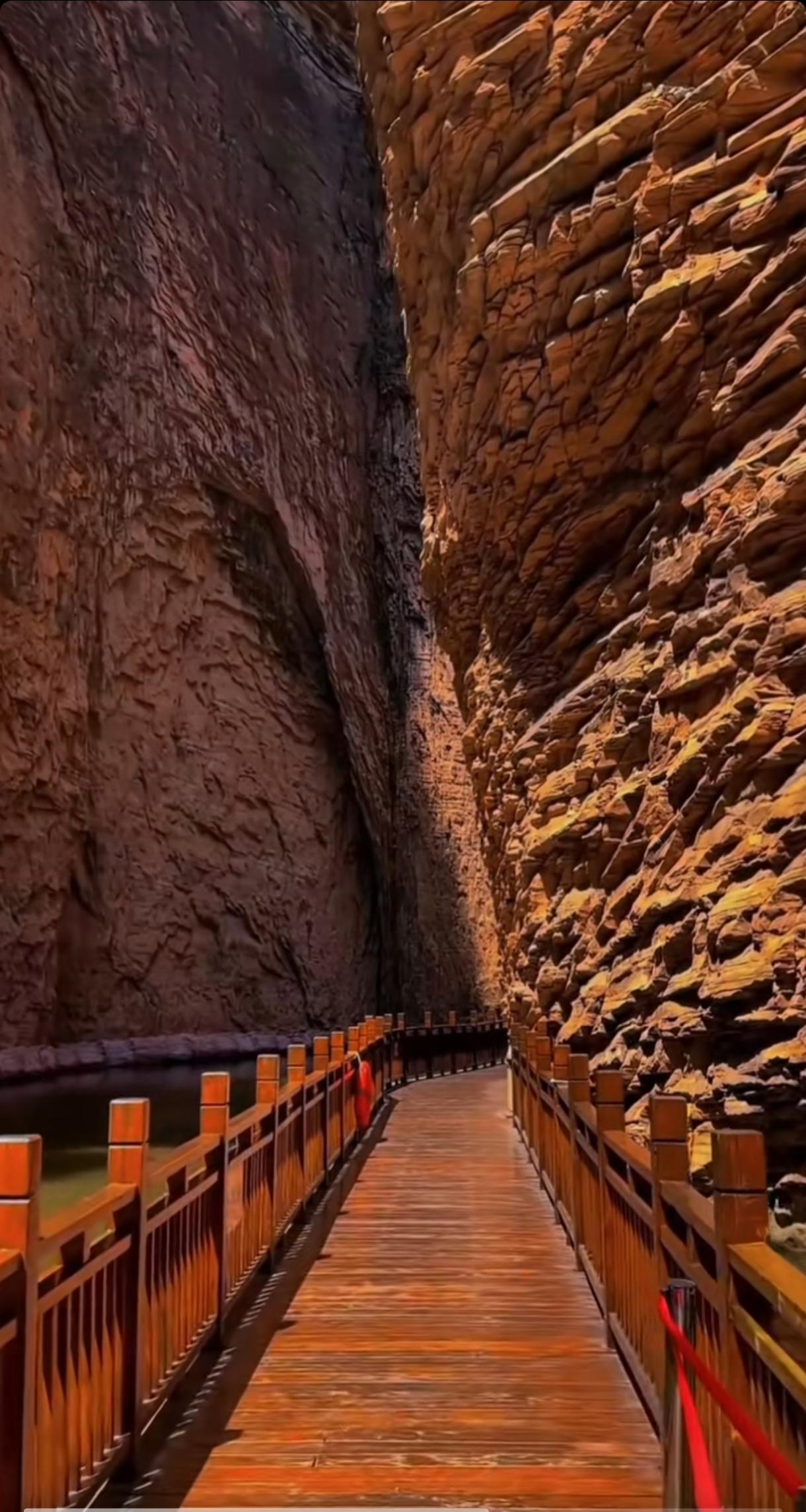 小伙伴们,今天我要带你们一起走进一个超级美的景区