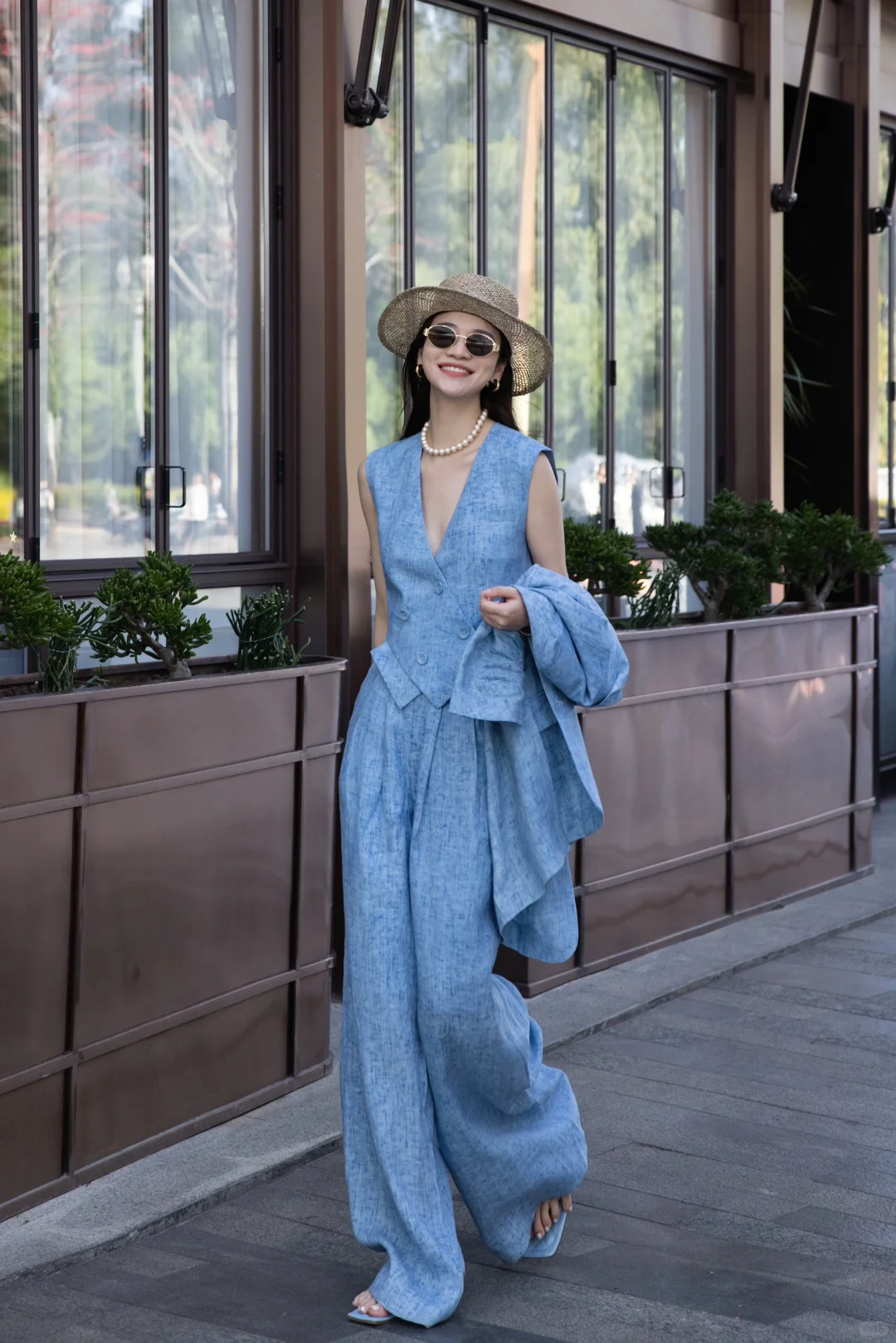 蓝色的搭配总能给人一种温柔慵懒的感觉,给人一种恰到好处的魅力,温