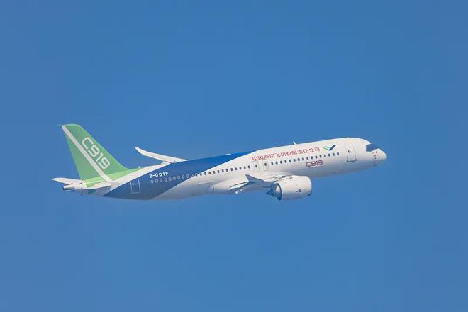 答案是:先值机后取登机牌.