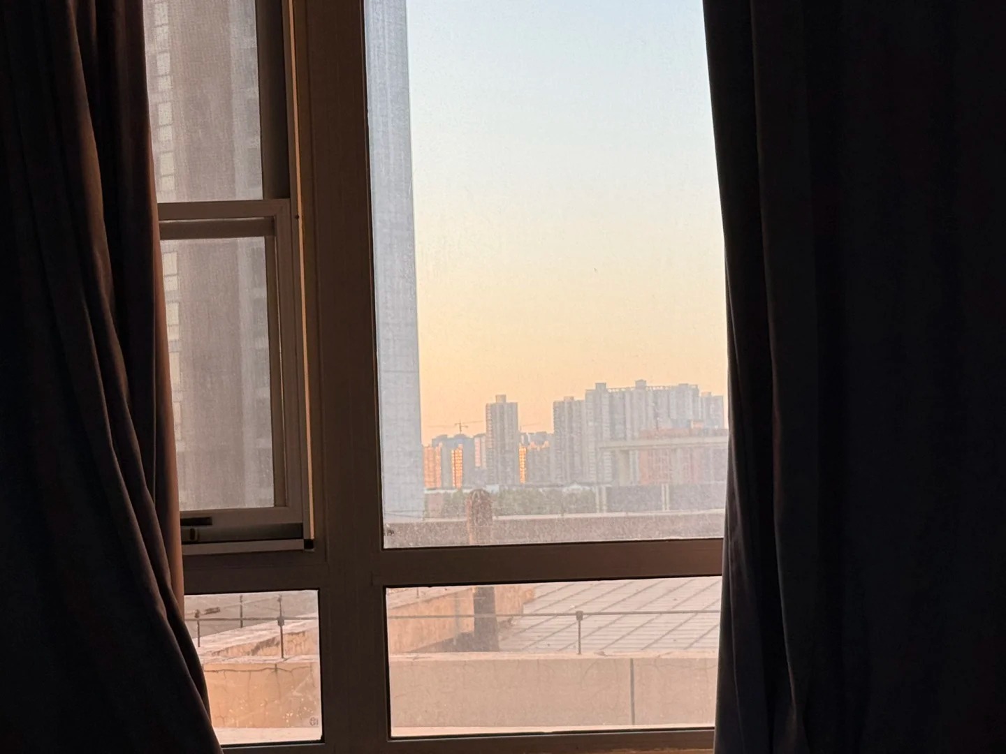 我都想为他鼓掌了 就这今天还在我面前给我端茶倒水,穿鞋倒尿的装24孝