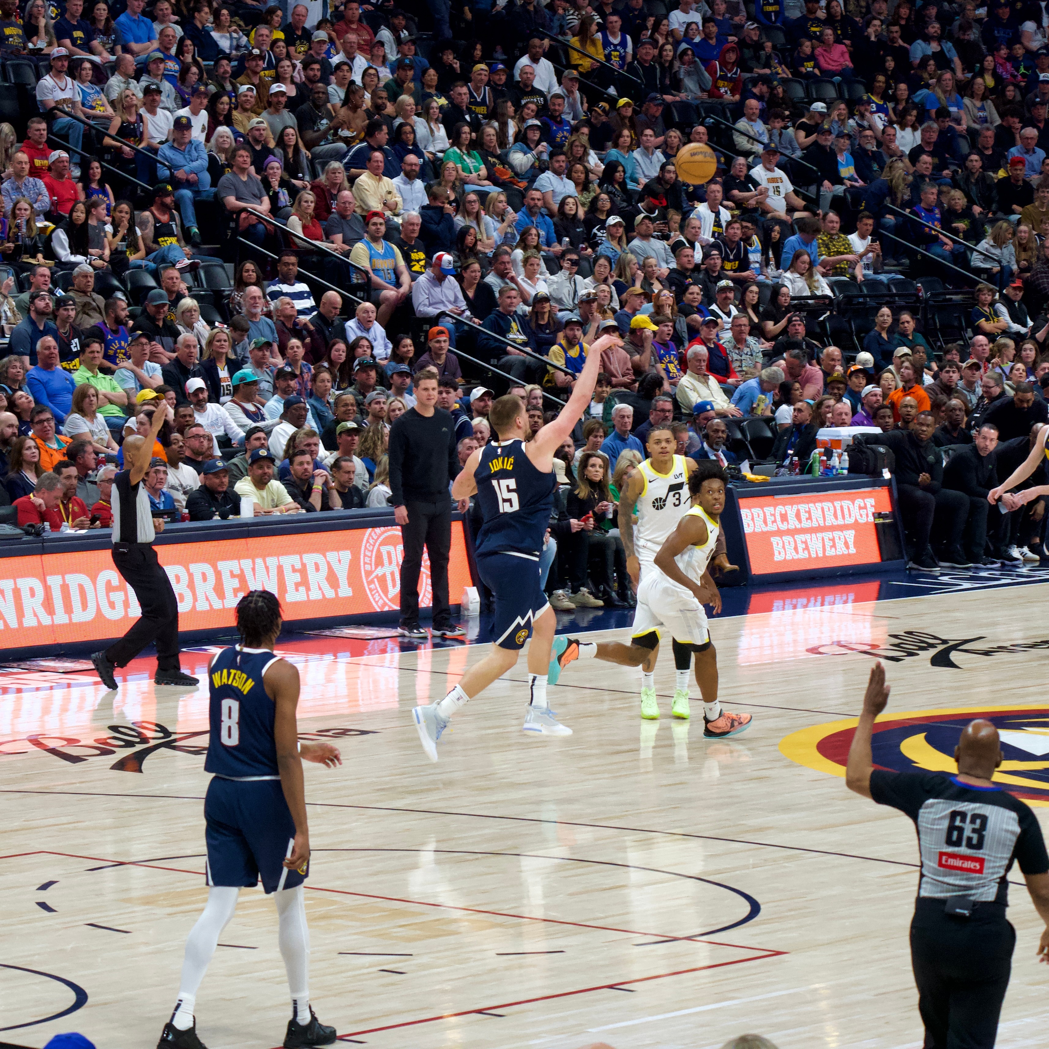 关于纳达尔回归赛场，关键助攻首场状态亮眼，湖人观众沸腾！的信息