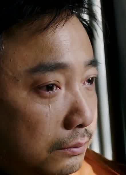 男人,常常在生活中默默承受着各种压力,咽下无数的辛酸泪