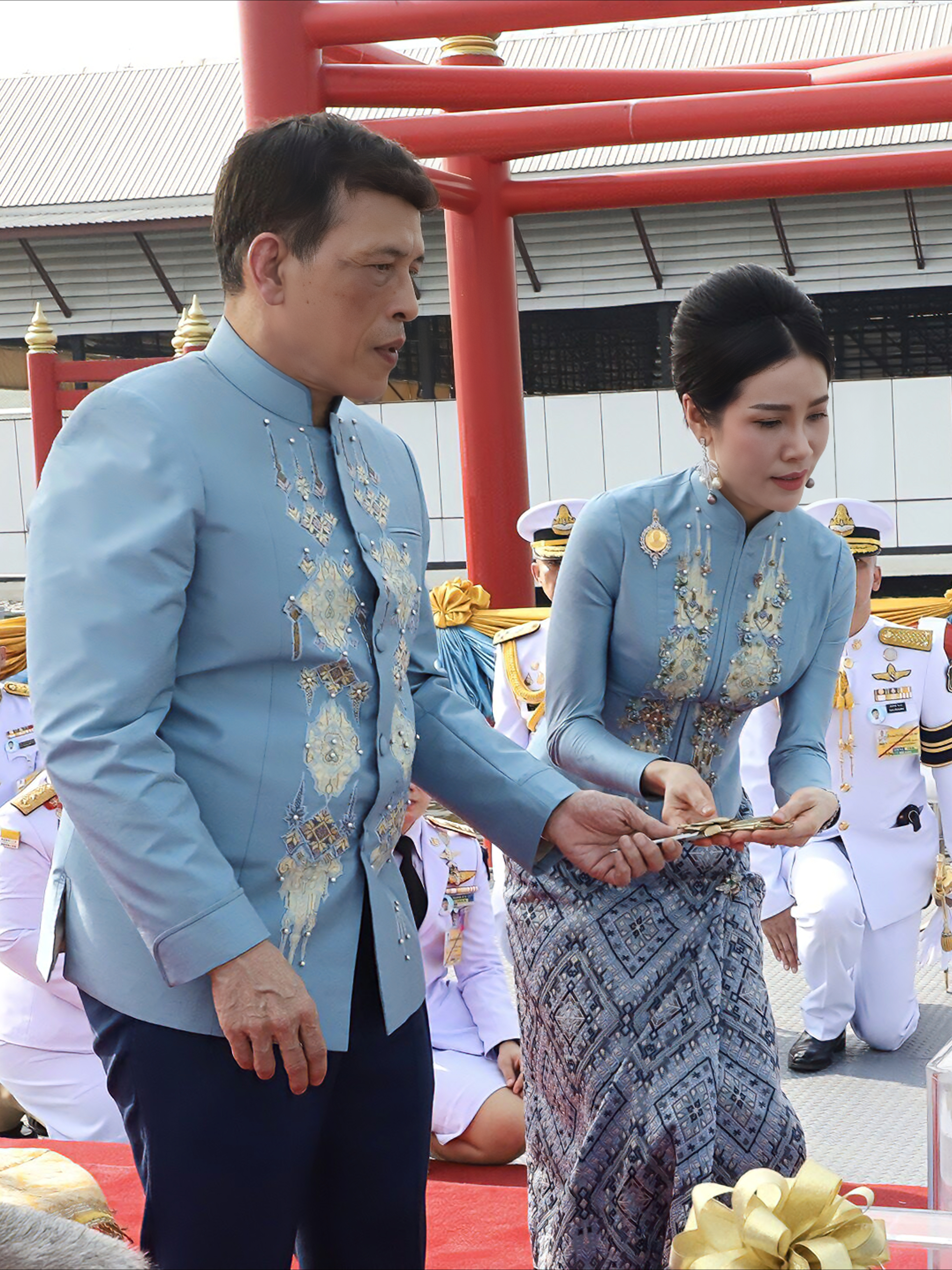 4年前泰王独宠诗妮娜,动了封双王后的心思 诗妮娜三十六岁生日时,泰王