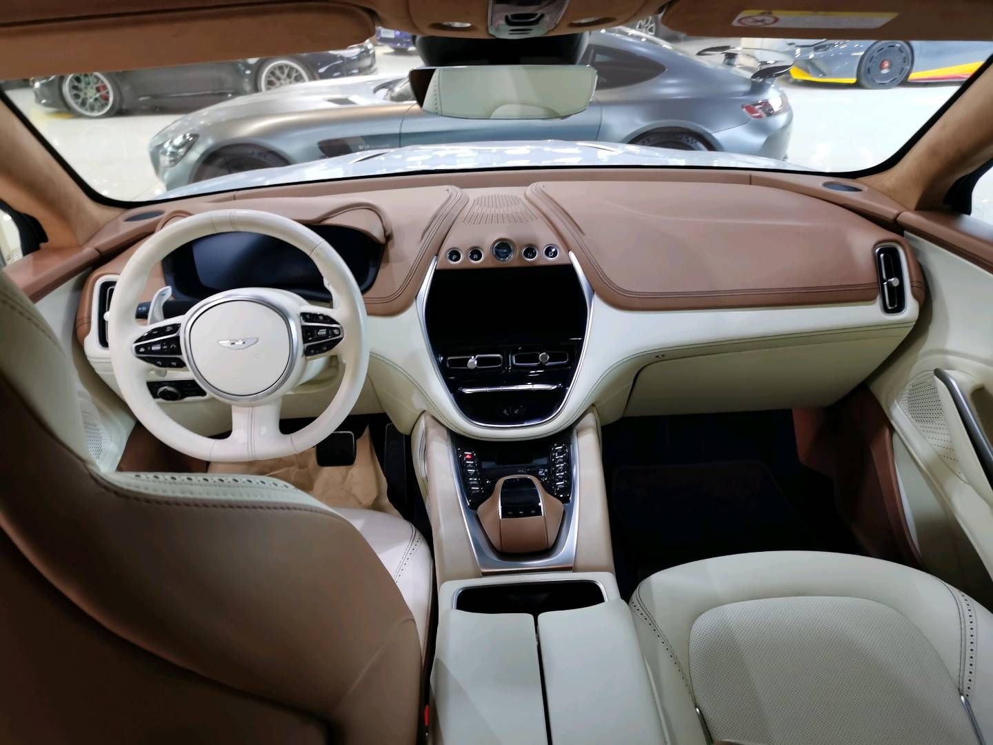 昨天,在江苏南京帮粉丝大佬检测了一台20款阿斯顿·马丁dbx 4