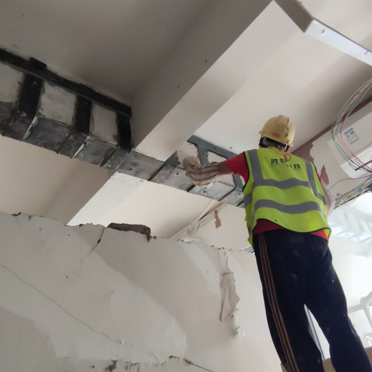 以下是一些常见的梁变形加固方法: 1