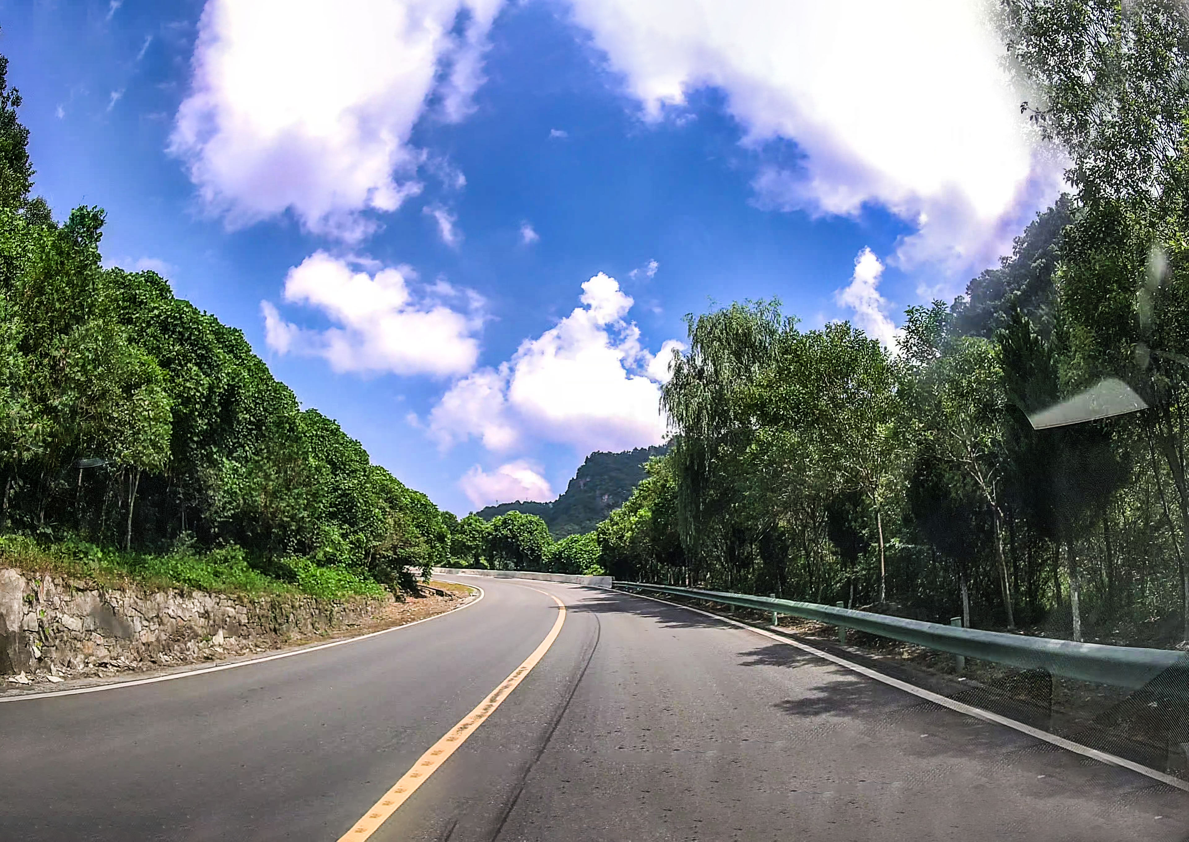 从抵达神农架天燕景区起始,至天生桥景区结束,两天半的时间,游览了