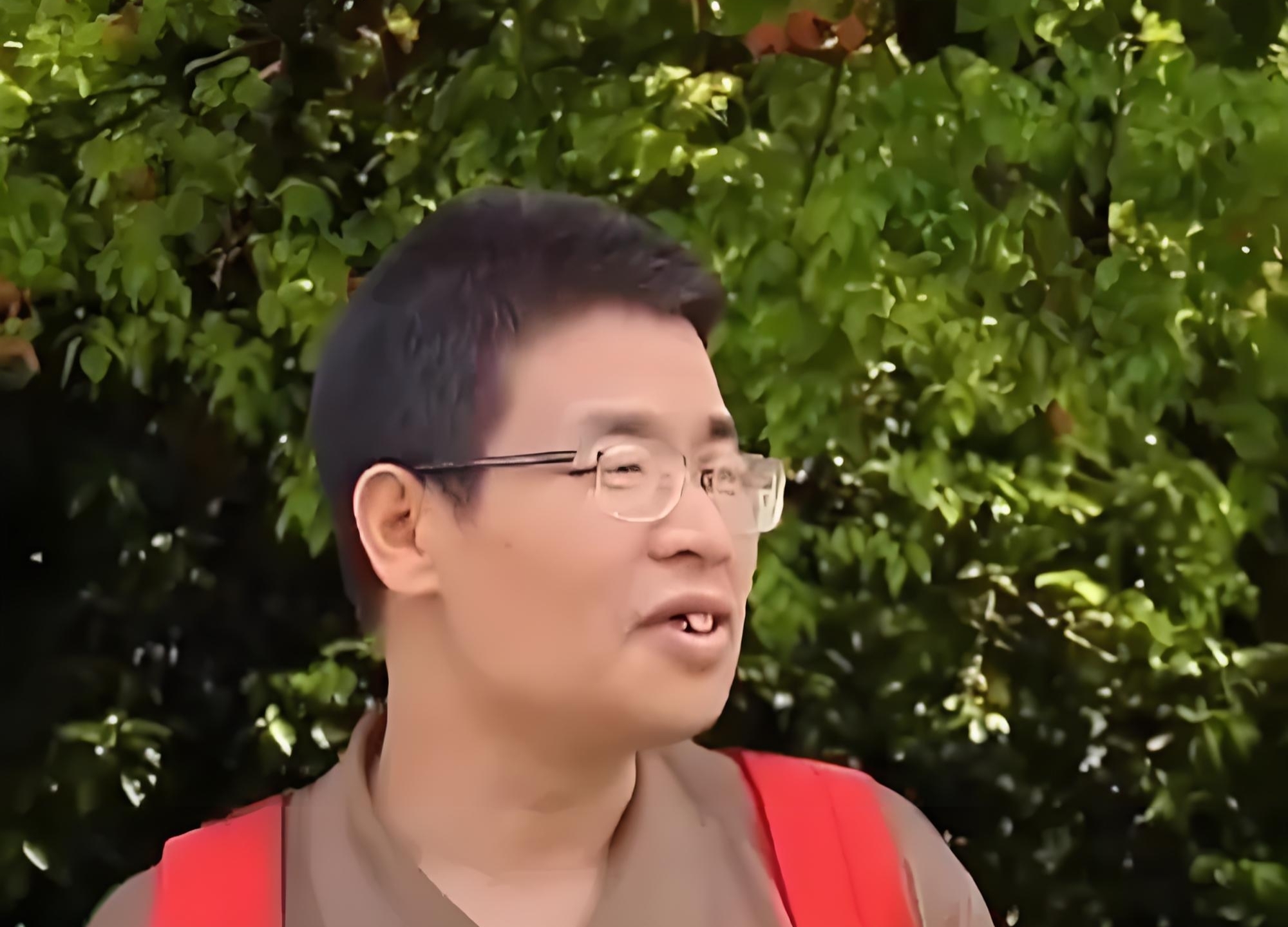 第一:韦神的智商高达160,而普通人的智商在90至110之间,所以这已经