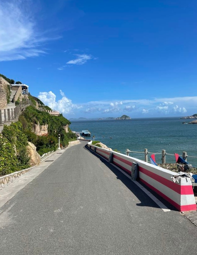 花鸟岛旅游攻略: 花鸟岛是中国浙江省嵊泗列岛中的一个美丽小岛,以其