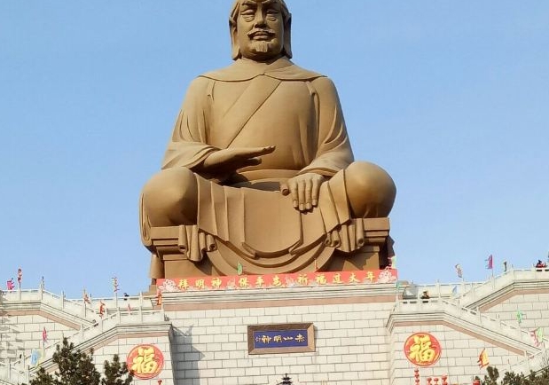 赤山大佛游玩攻略: 基本信息: - **高度:赤山明神铜像高达58.