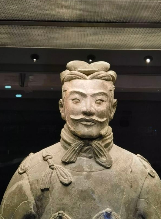 兵马俑资料详细简介: 秦始皇兵马俑位于中国陕西省西安市临潼区,是