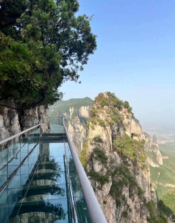 河南云台山景点介绍: 云台山风景区是中国河南省焦作市修武县境内的一