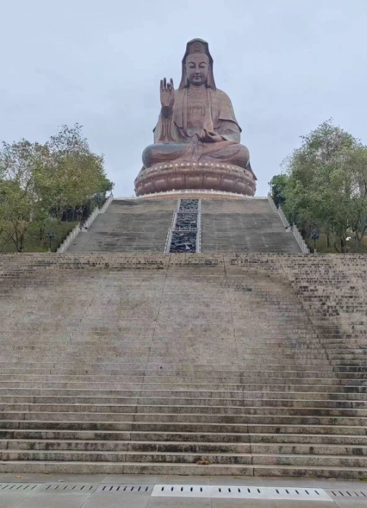 从步道入口开始,经过云岩古寺观景平台,九龙岩,至西樵山自然教育径