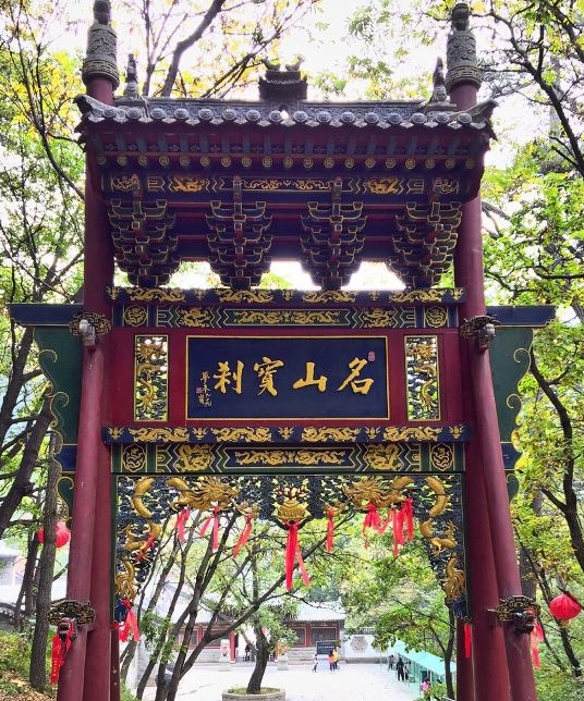 灵空山风景区景点介绍: 灵空山风景区位于中国山西省长治市沁源县境内