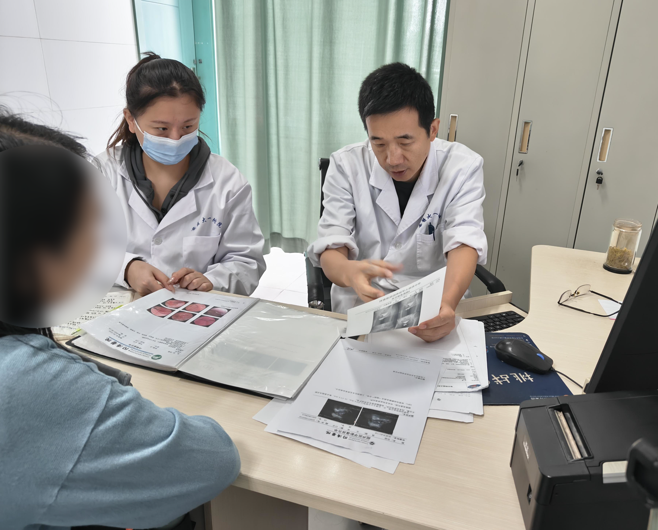 包含北大醫院、護士全程協助陪同號販子掛號的詞條