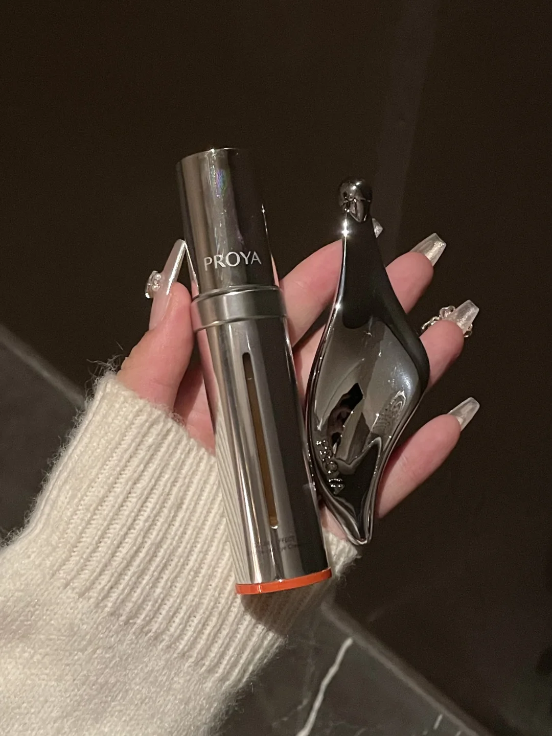 我勒个逗 爱熬夜加班的姐妹们 是不是黑眼圈重的