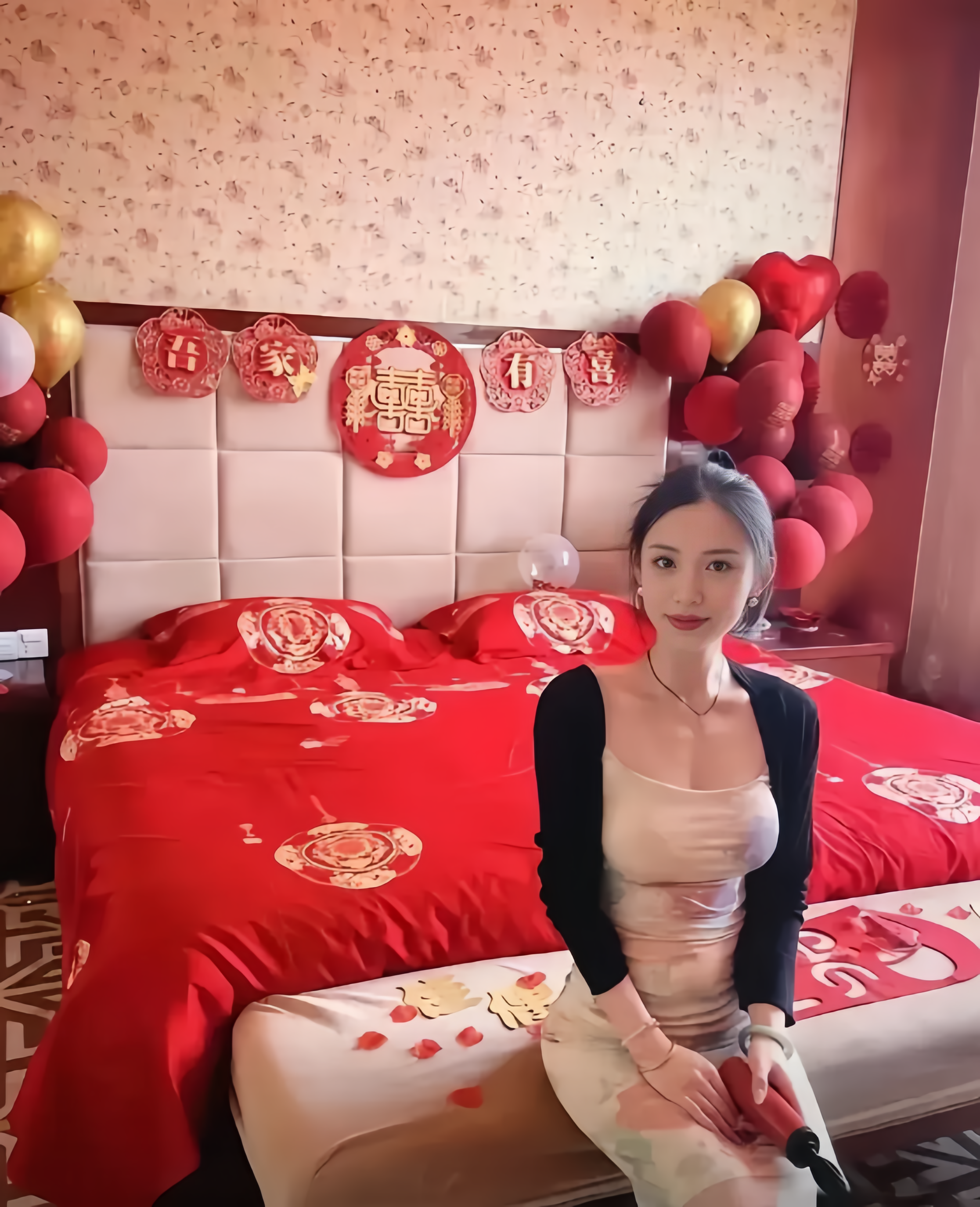 伴娘这么漂亮,新娘肯定美若天仙了吧 她手上拿着是什么呢#养眼美女