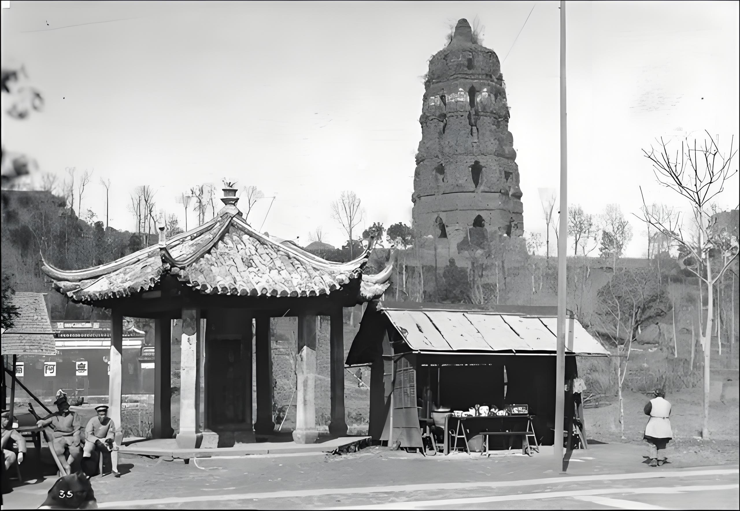 清末民初的雷峰塔老照片,雷峰塔在1924年倒掉,这些老照片可以说是记录