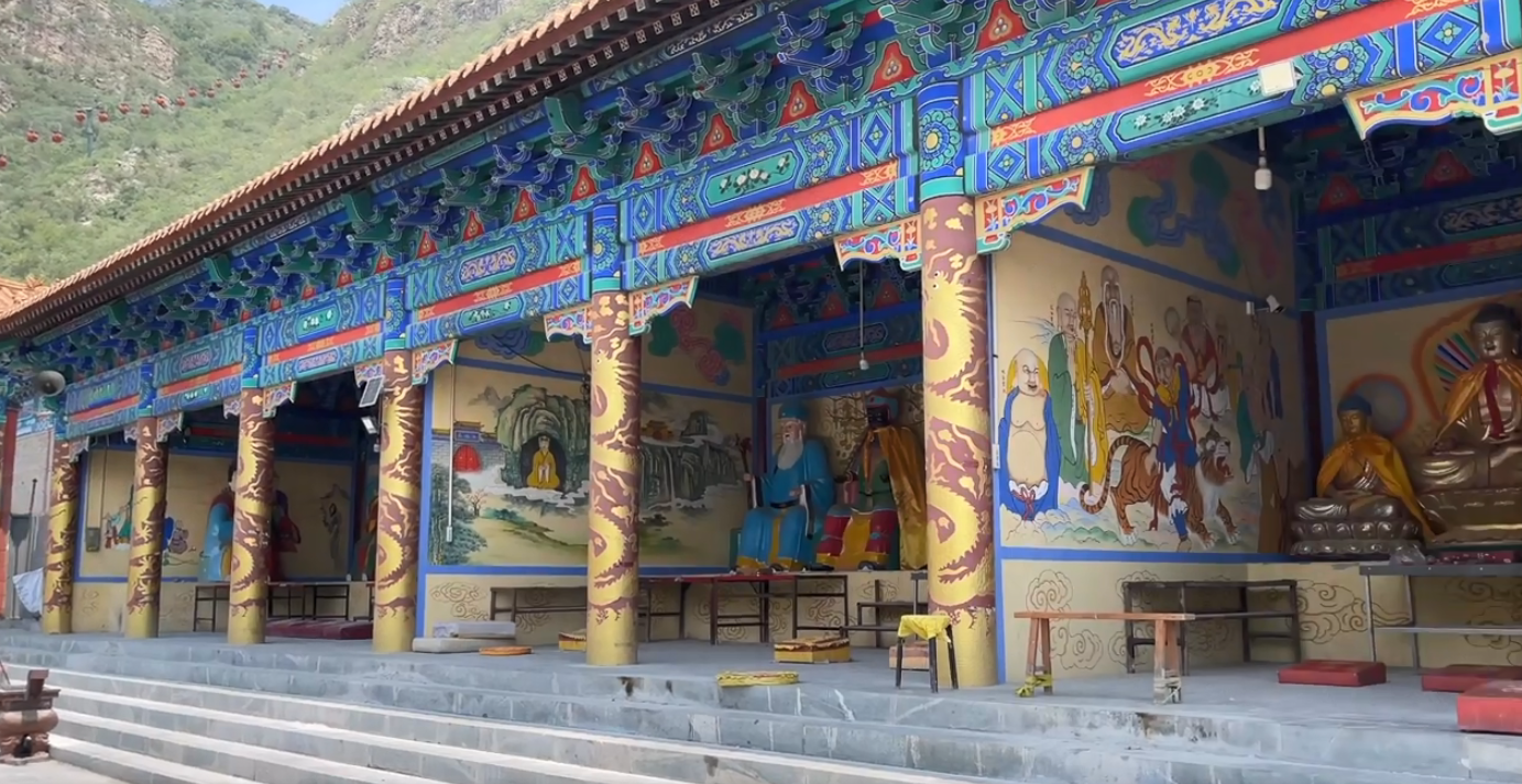 在河北易县,有一处颇具传奇色彩的后山奶奶庙,吸引了四方信徒