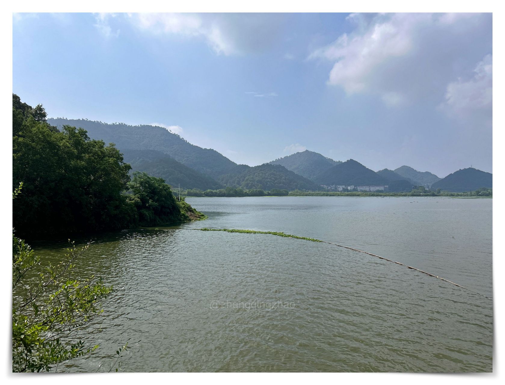 浦阳江起源于浦江,流到安华这个地方, 有利的条件出现了,三面环山