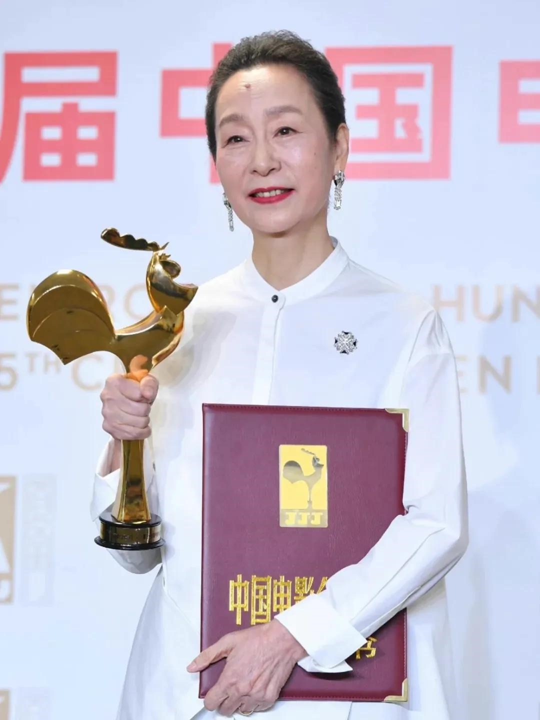 国家一级演员奚美娟,因形象瘦削干瘪显老,常被塞姥姥奶奶类角色,看似