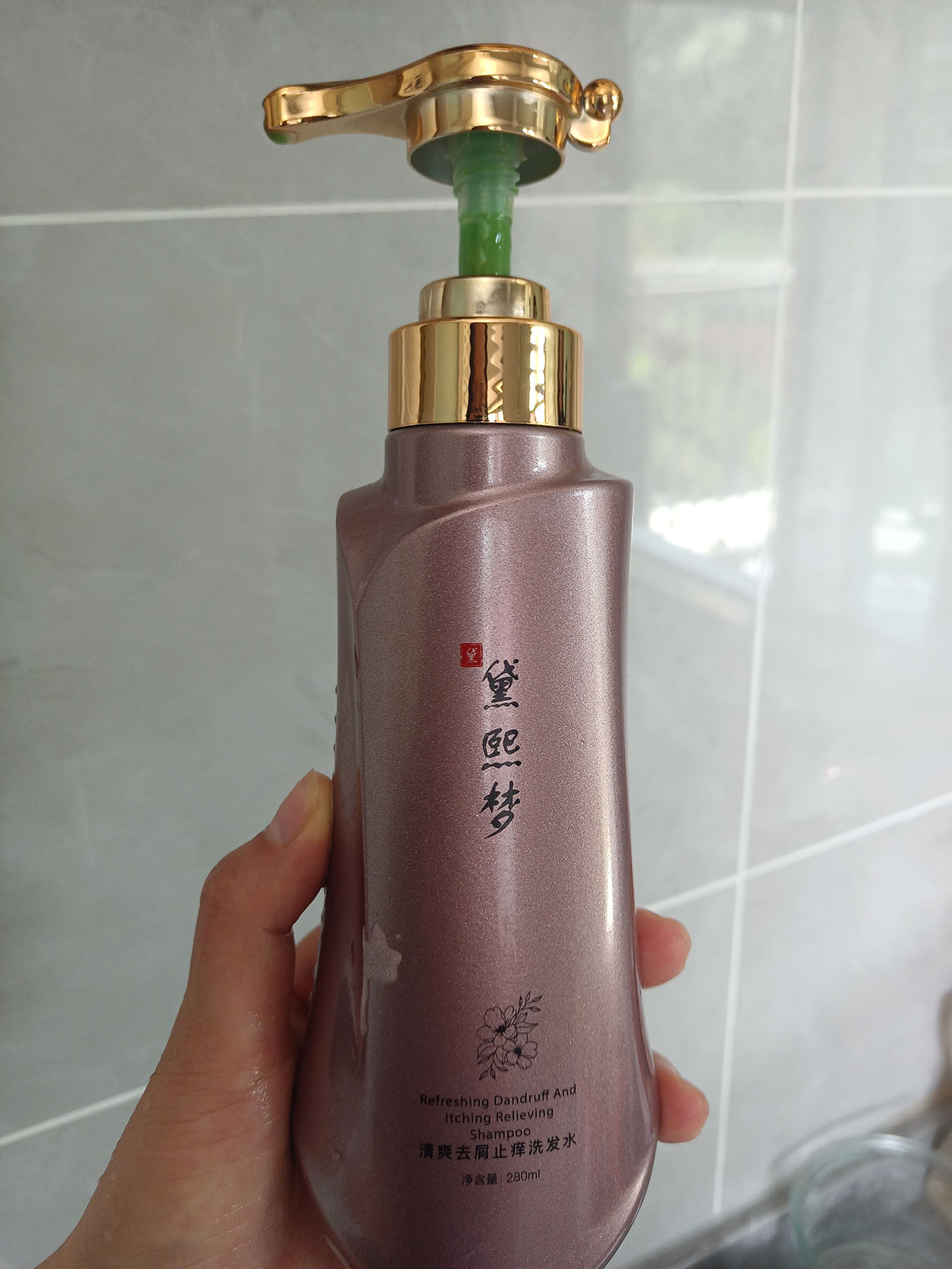 去屑用什么洗发水好?多年来,头皮屑一直是我生活中的一大难题