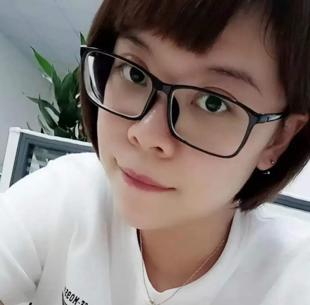 钢琴老师丁丁,因为卵巢疾病缠身,被离婚了,带着儿子回了妈妈家,我关注