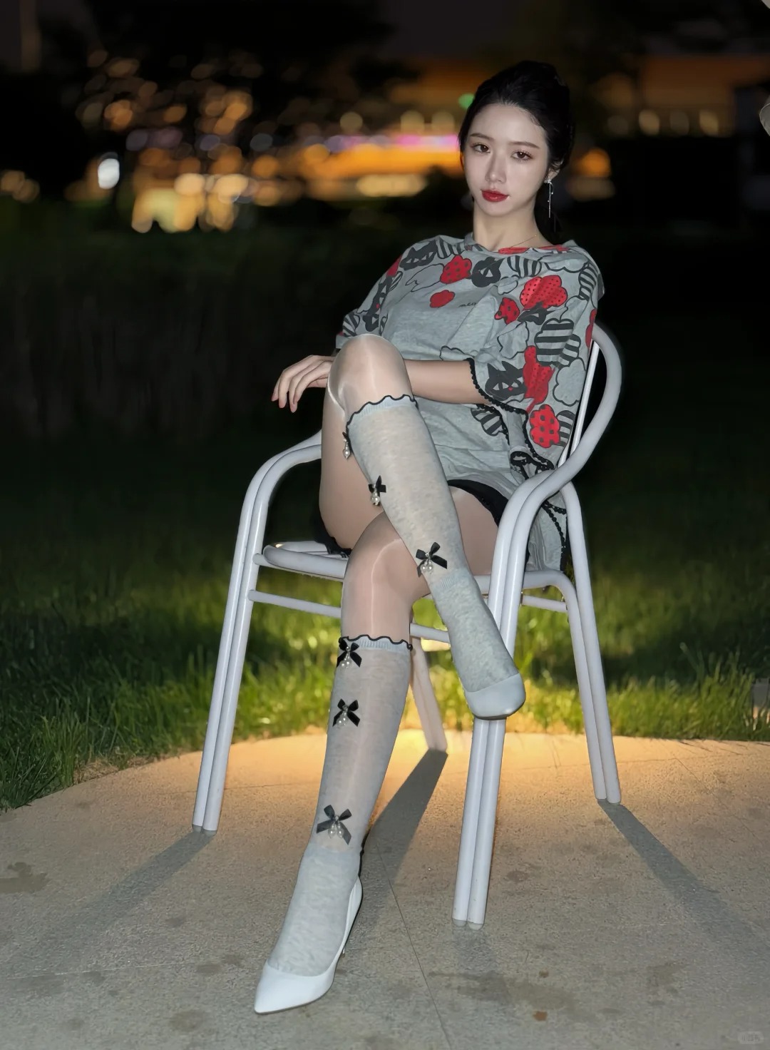 今天这套长短叠穿公式必须锁死～灰色卡通印花蝙蝠