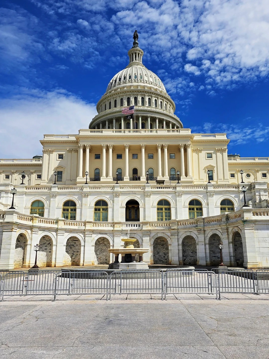 夏游美国去哪儿浪# 站在国会大厦前的那一刻,终于懂了为什么它被称作