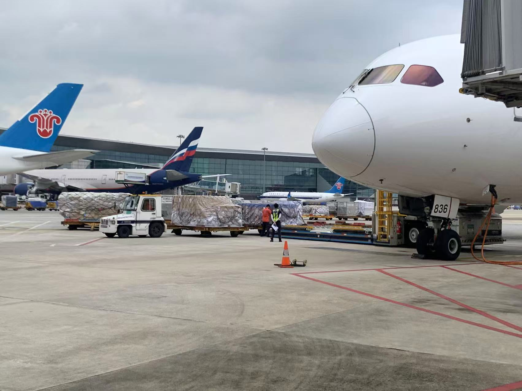 头部企业加速抢占航空物流市场