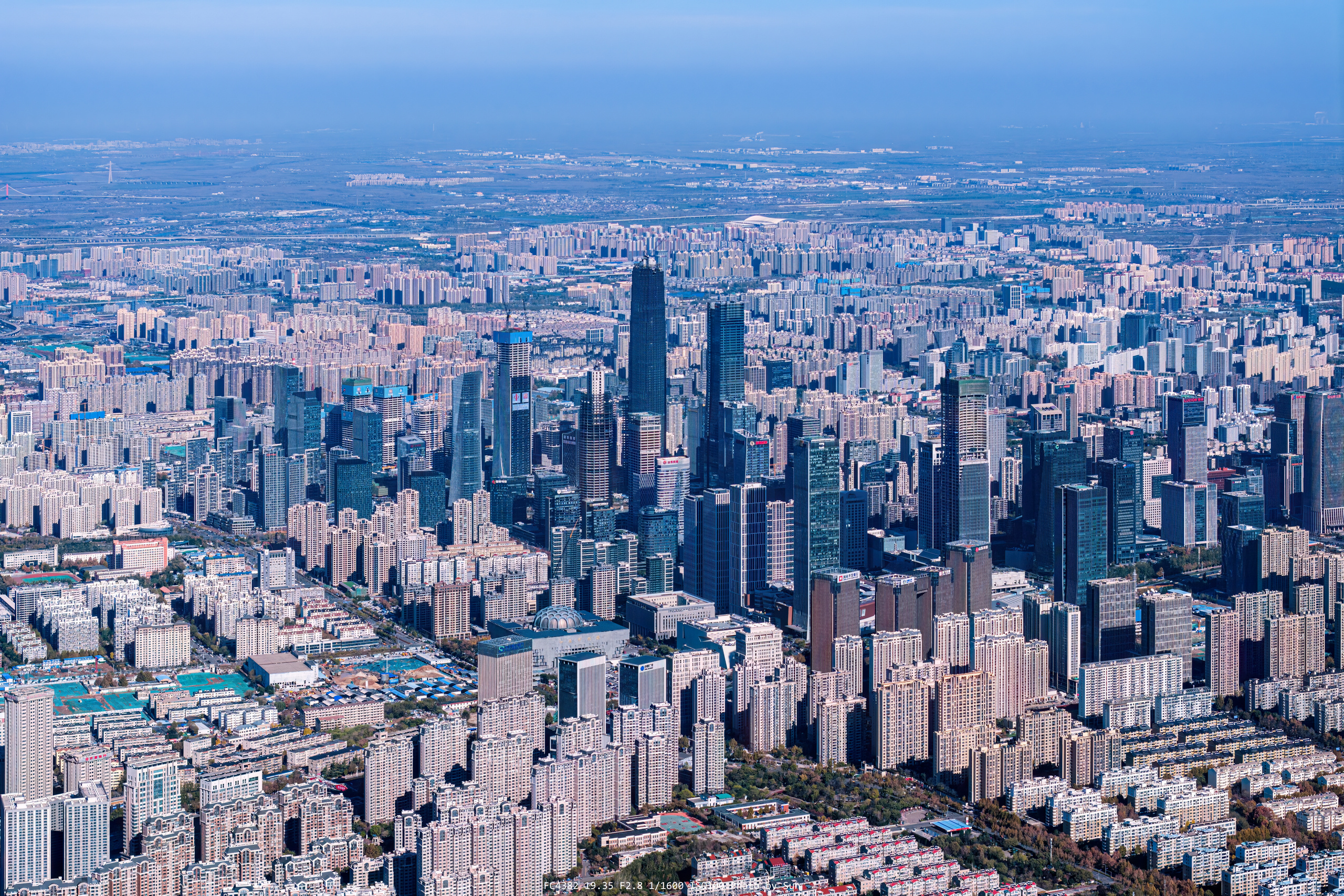 高空俯瞰济南,竟是这么壮观! 图片由摄影师"底色太阳"提供