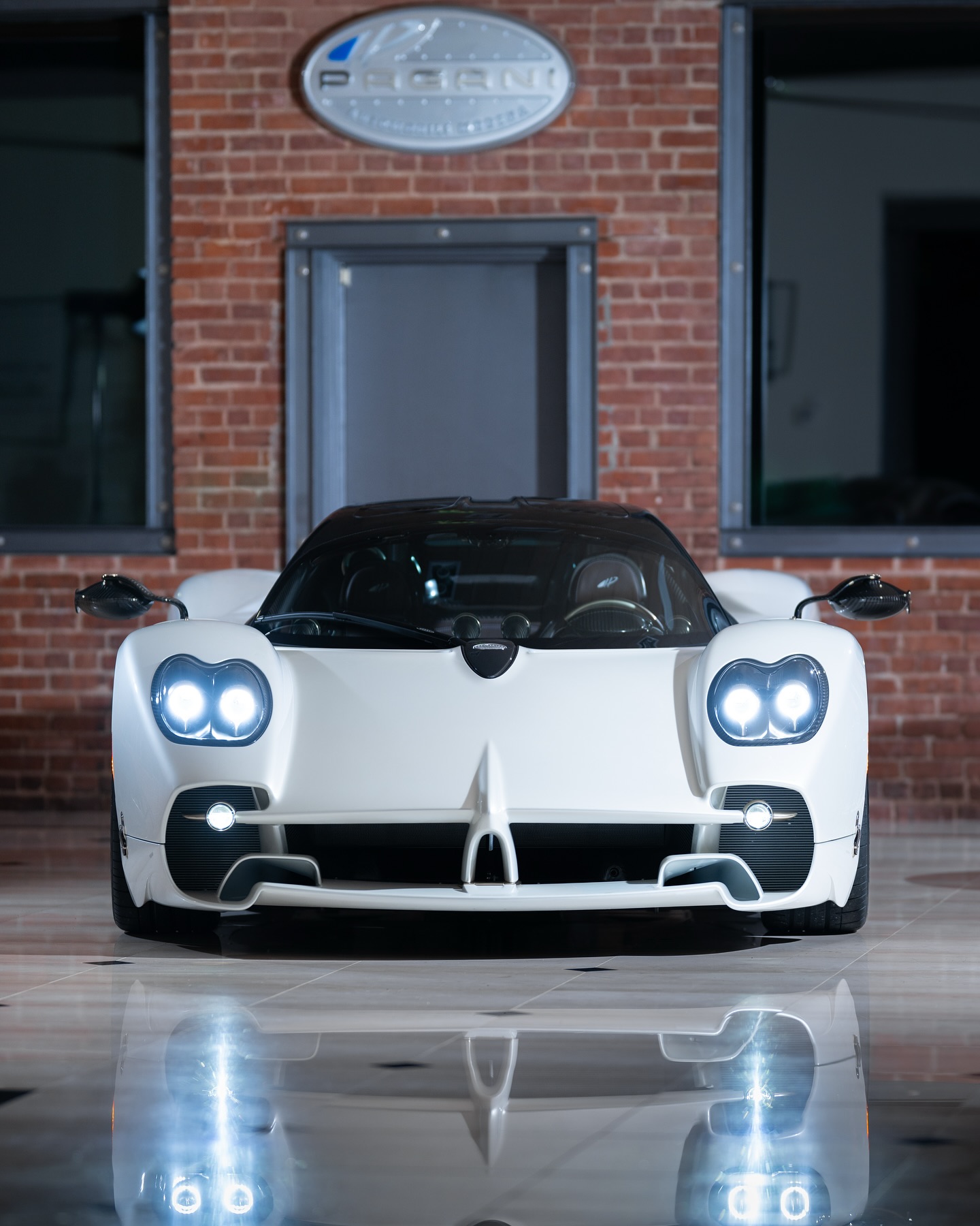 miller motorcars 和 pagani of greenwich 的一位尊贵客户交付了一辆
