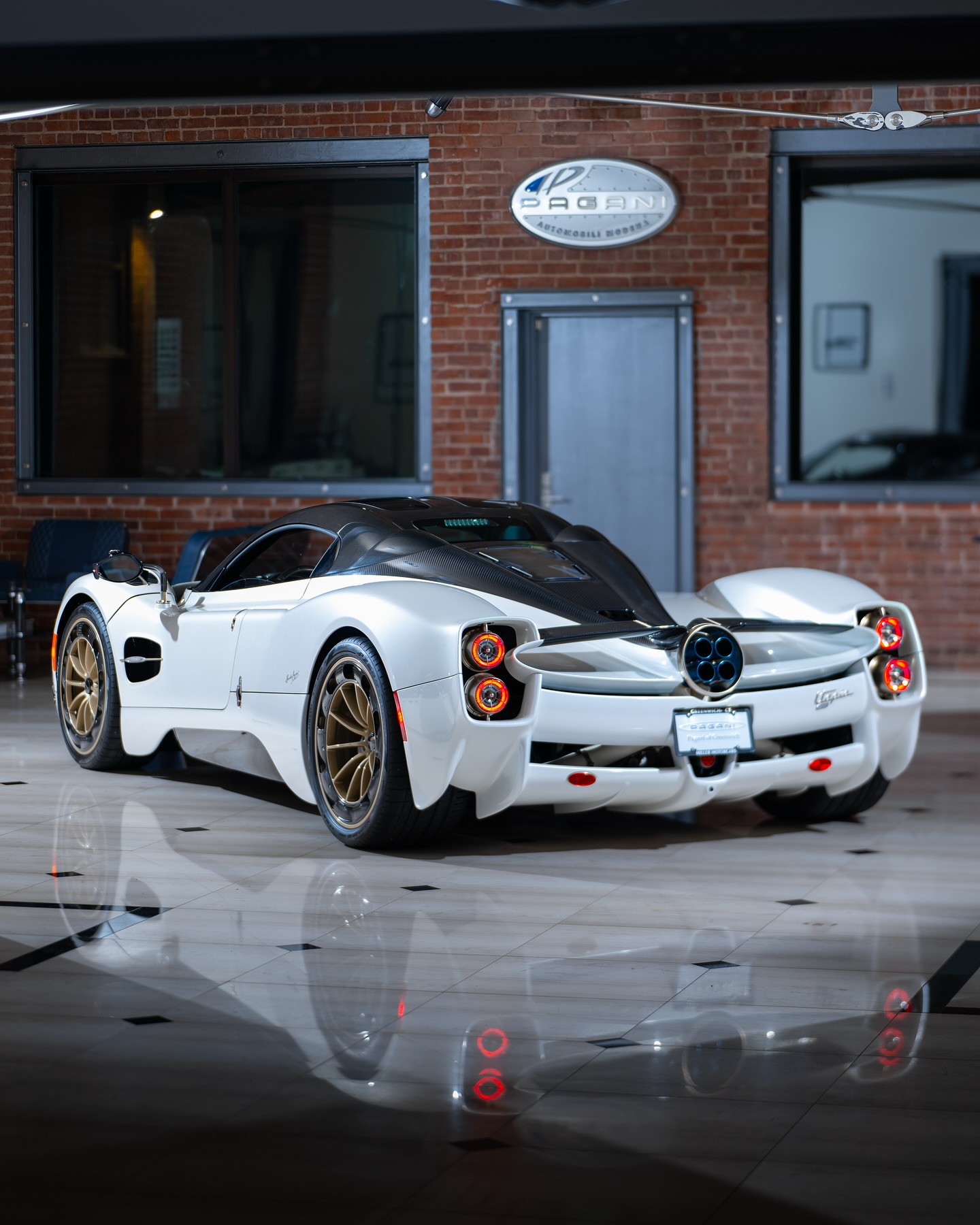 miller motorcars 和 pagani of greenwich 的一位尊贵客户交付了一辆