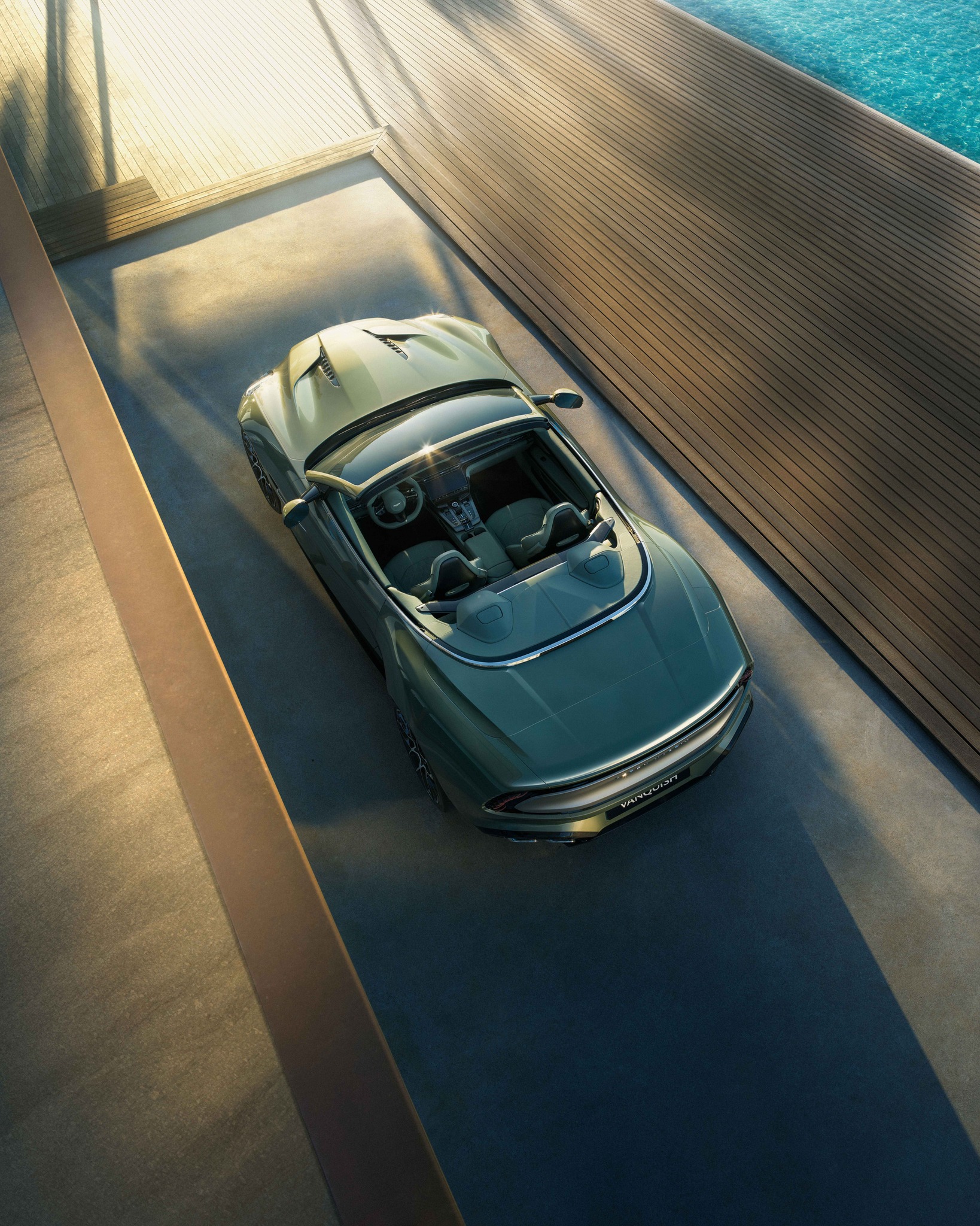 自信无懈可击的设计 astonmartin vanquish